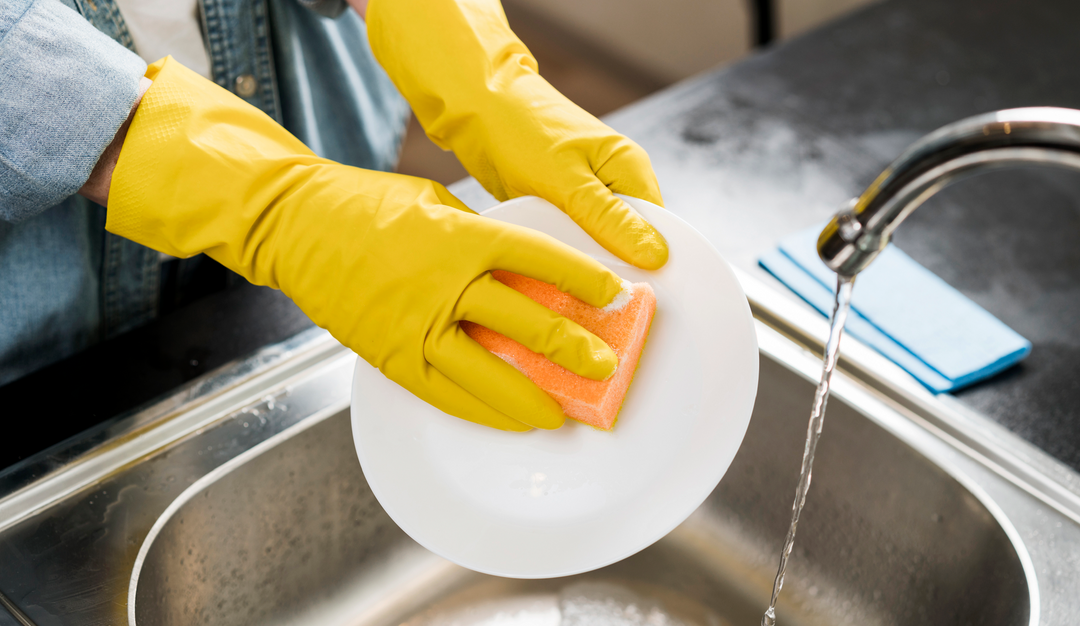 ¿Cómo lavar los platos de manera eficiente?