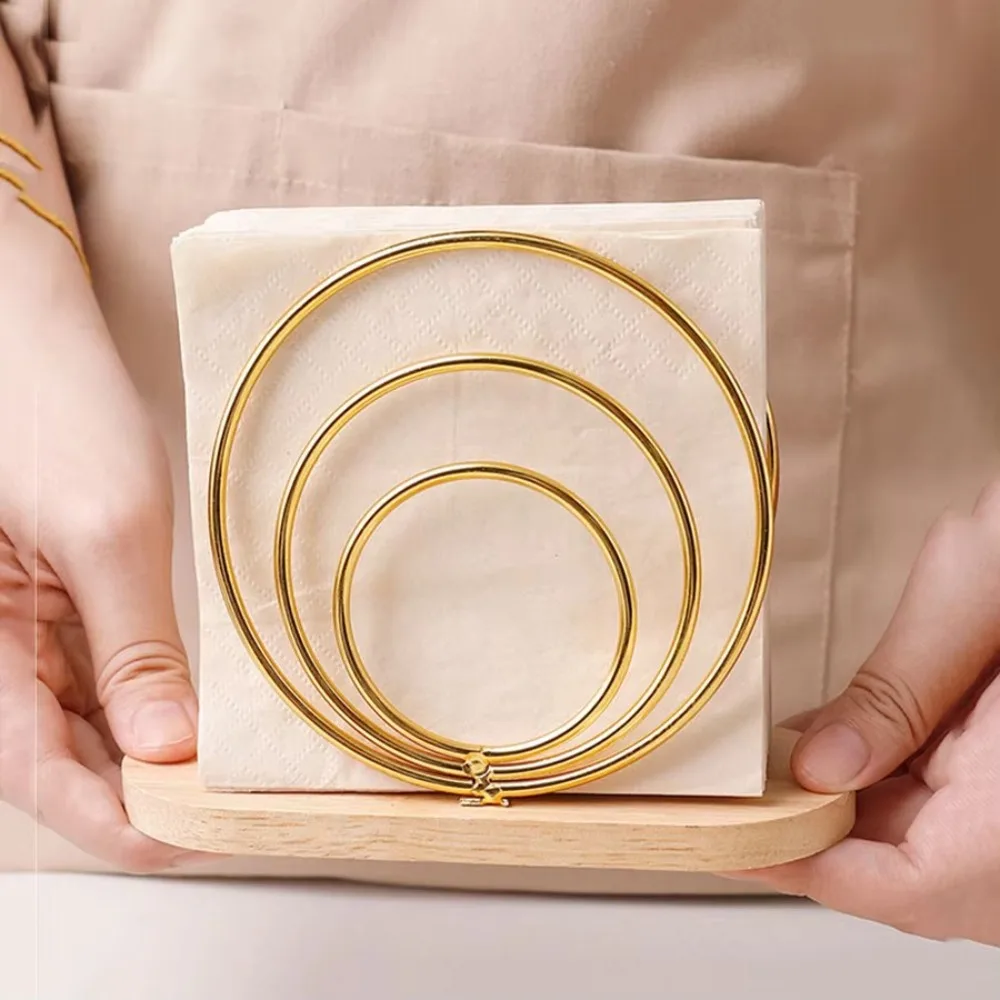 Porta servilletas de metal dorado